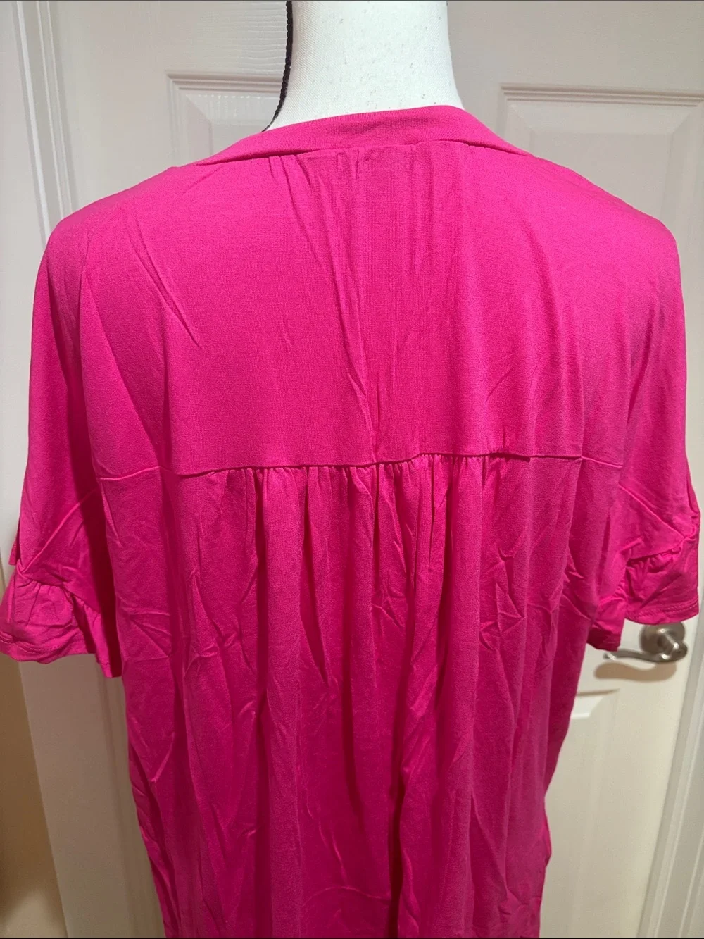 Women’s Pink V-Neck Short Sleeve Top - Picture 3 of 6